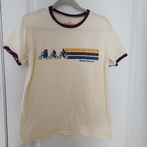 Stranger‎ Things Retro 70s Short Sleeve T-Shirt Cream Red Med Friends Don't Lie - Picture 1 of 3